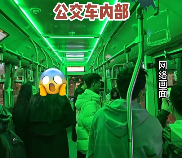 上海一公交车深夜冒绿光？有人表示害怕，也有人发现疑点！最新回应来了（视频/组图） - 3