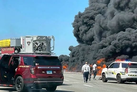 突发油罐车爆炸！8000升燃油泄漏，烈焰黑烟滚滚， 数人死伤（组图） - 2