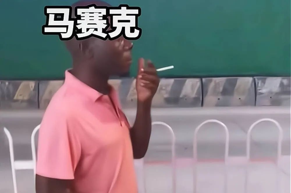 广州街头，非裔男子一巴掌扇向女生，女生一个趔趄跪地，过程毁三观（视频/组图） - 8