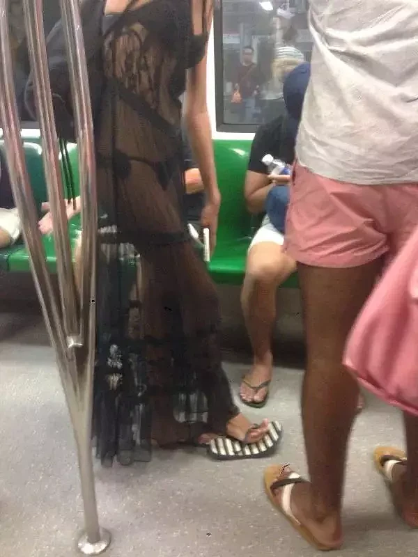 新加坡一男子在巴士上盯着美女自慰！女乘客被吓到：他动作超级大，呻吟声也很大（组图） - 5