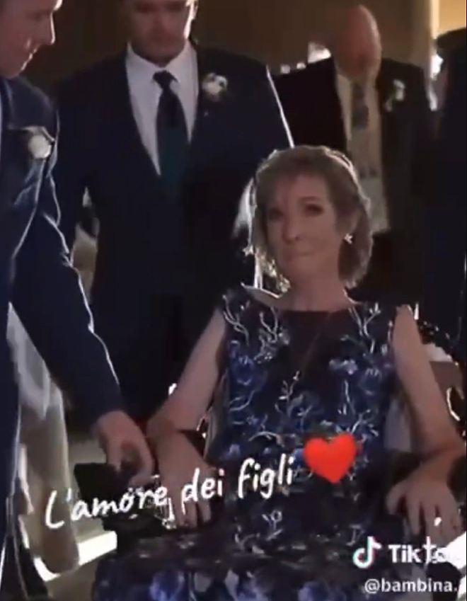 视频疯传！席琳·迪翁坐轮椅参加儿子婚礼！已无法站立？网上炸了（组图） - 1