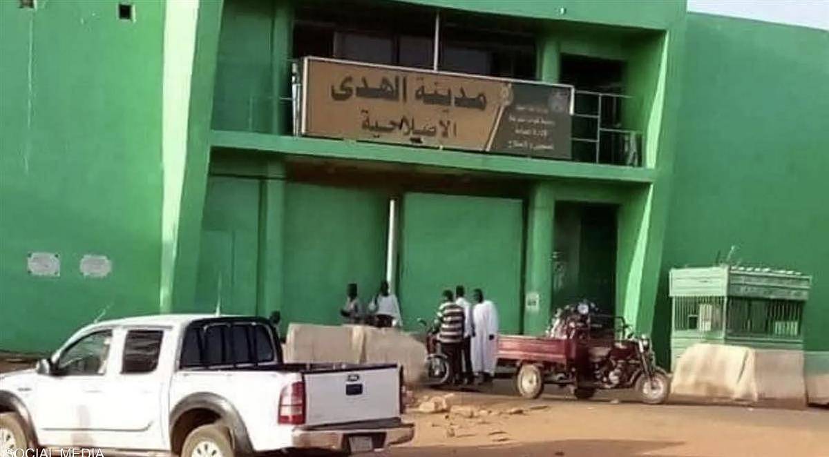 苏丹7000囚犯越狱，传闻包括被关押前总统巴希尔（图） - 1