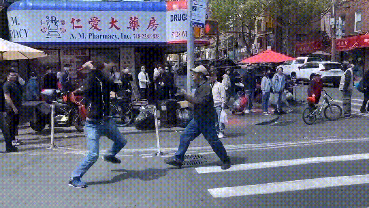 停车纠纷，2华裔男子当街持械斗殴，一人被砍伤（组图） - 1