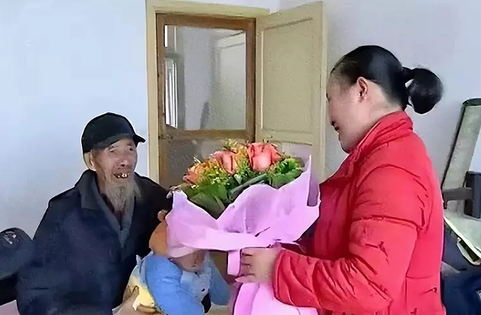 湖南26岁少女疯狂追求71岁老头，婚后为他生下一子，究竟怎么回事（组图） - 14