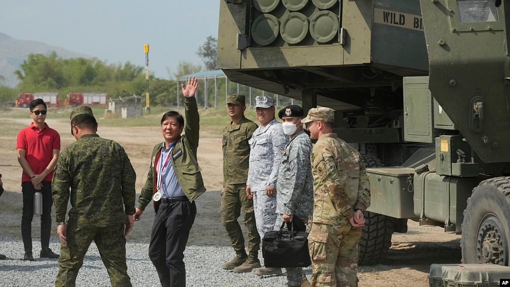菲律宾总统马科斯兴奋观看美菲联合军演，亲中政策一去不复返（图） - 1