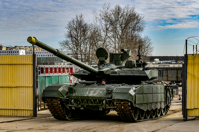 腐败到离谱！俄军上校盗卖7台自家T-90坦克引擎（组图） - 1