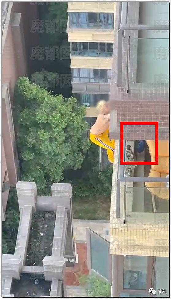 金发赤裸上身男子吊在窗外，最终“砰”摔下楼的事件真相（视频/组图） - 2