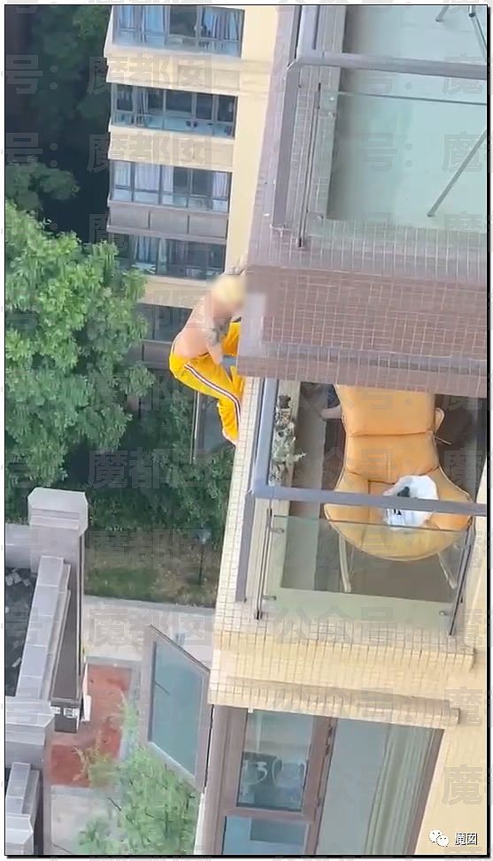 金发赤裸上身男子吊在窗外，最终“砰”摔下楼的事件真相（视频/组图） - 3