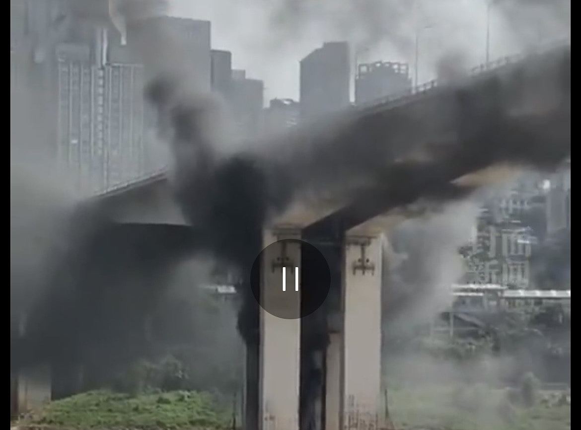 重庆黄花园大桥2号墩防撞浮箱火警，致1死2伤（组图） - 4
