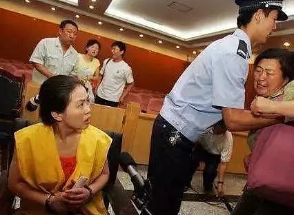 北京硫酸复仇案：儿子被害凶手拒绝赔偿，母亲将硫酸泼向仇家女儿（组图） - 4