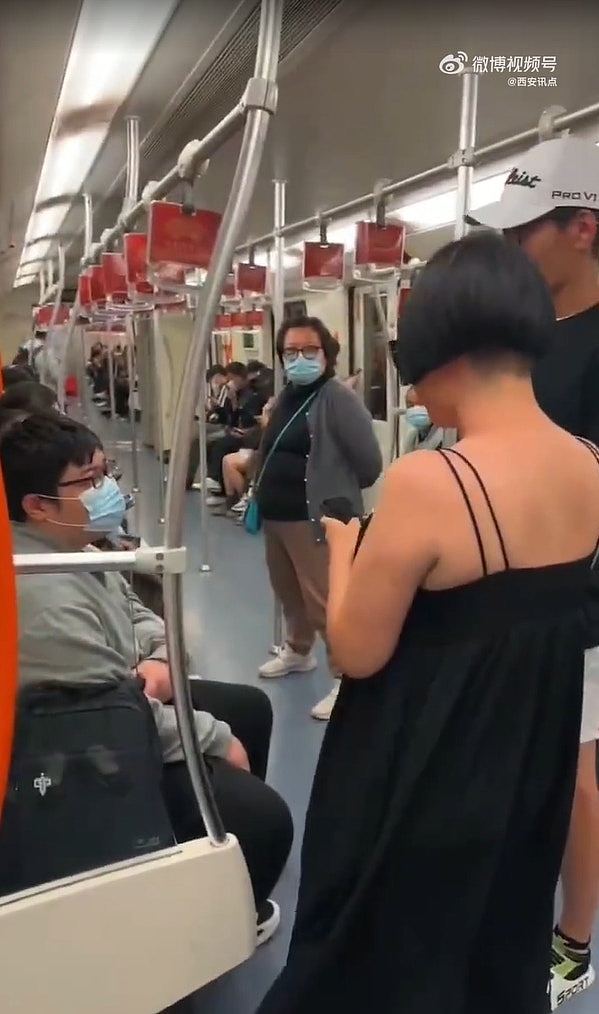 上海孕妇地铁逼男子让座被拒，吼：就问你让不让（组图） - 7