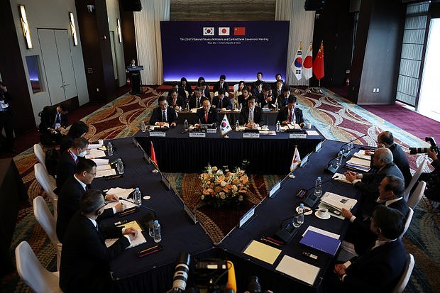 韩经济副总理：韩中日合作可成为推动全球经济快速复苏的新引擎（图） - 1