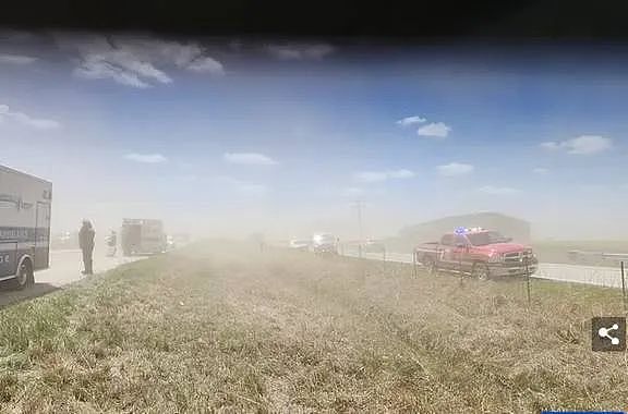 6死30伤！美国沙尘暴席卷公路致90车连环撞！甚有漏油，现场爆炸；遇难者家属崩溃（视频/组图） - 12