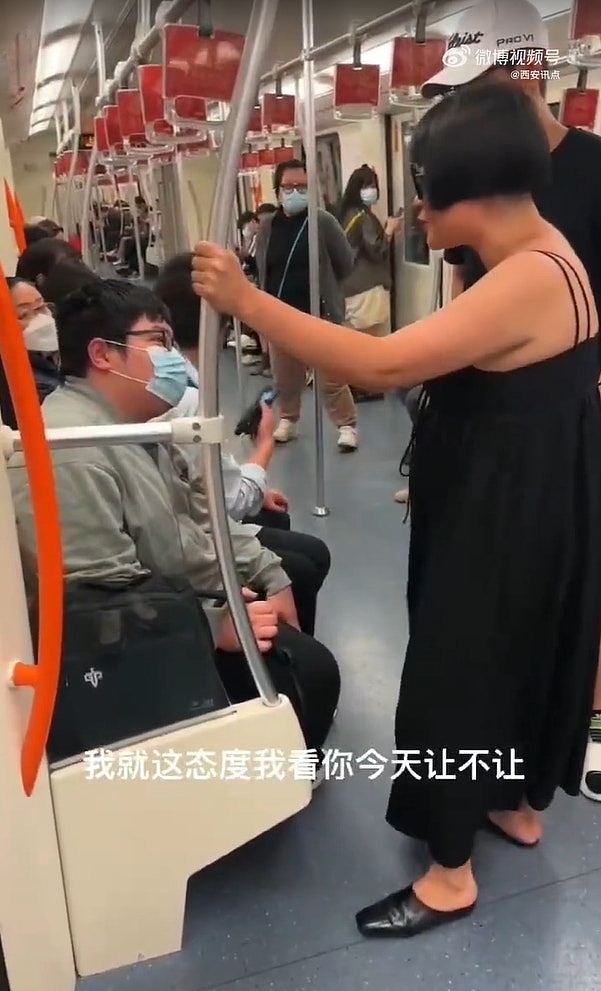 上海孕妇地铁逼男子让座被拒，吼：就问你让不让（组图） - 8
