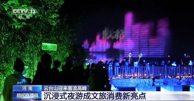 热搜第一！珠峰冰川凌晨两点堵起了？上海外滩警察“花式”限流，迪士尼排队“里外三层”…（组图） - 14