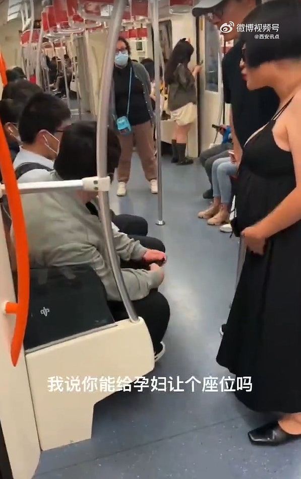 上海孕妇地铁逼男子让座被拒，吼：就问你让不让（组图） - 3