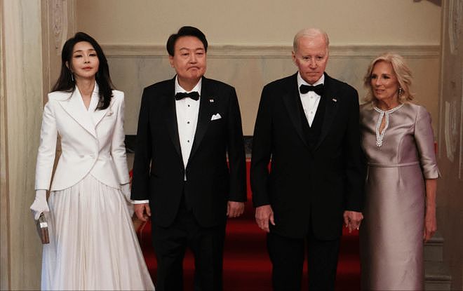 韩国总统夫人的美国时装秀，惹毛了谁（组图） - 10