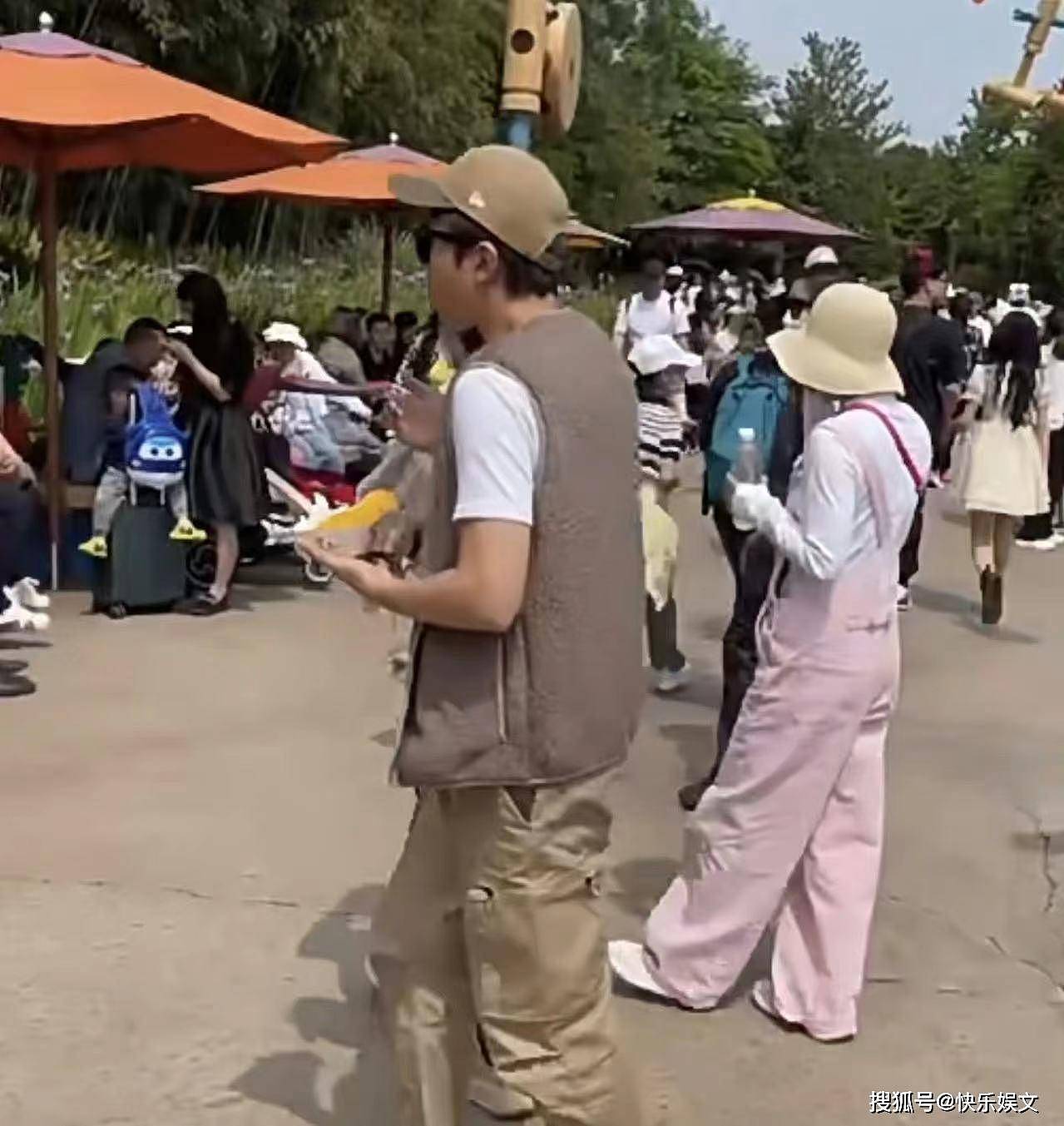 41岁孙俪全家游上海迪士尼！夫妻怕冷都穿两件，其他游客穿短袖 （组图） - 4
