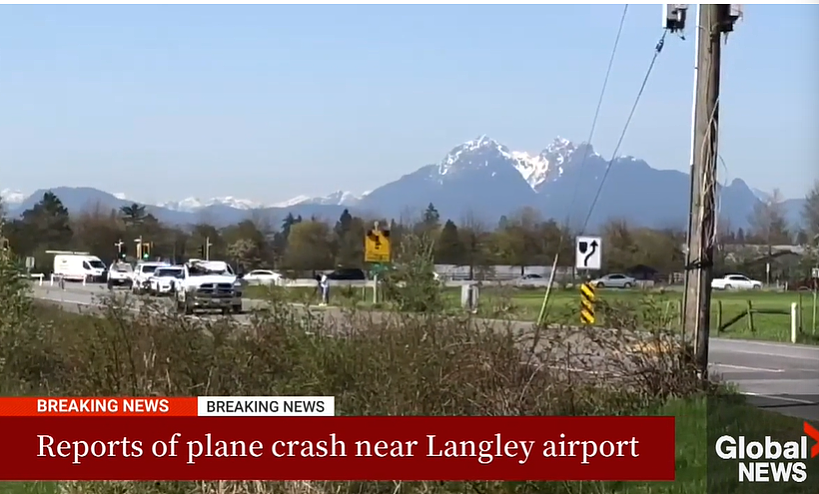 加国飞机坠机与皮卡车相撞，当场起火！残骸烧焦碎满地，机场围栏被撞烂（组图） - 10