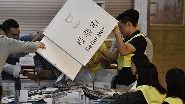 香港区议会整顿选举制度，直选席位减少至20%（组图） - 3