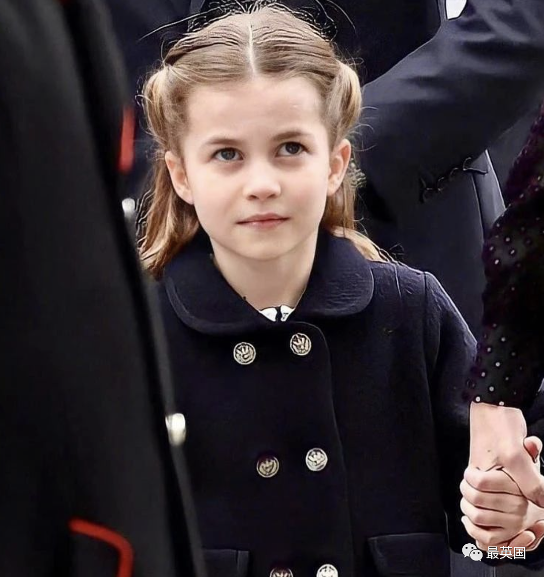 夏洛特公主8岁了！她是翻版英女王，查尔斯称她“心头肉”，想要夏洛特一直陪伴左右（组图） - 20