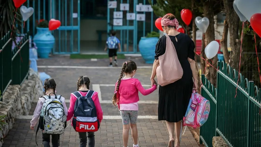 10万中产涌向海外陪读：孩子没进藤校，成了妈妈的“后遗症”...（组图） - 2