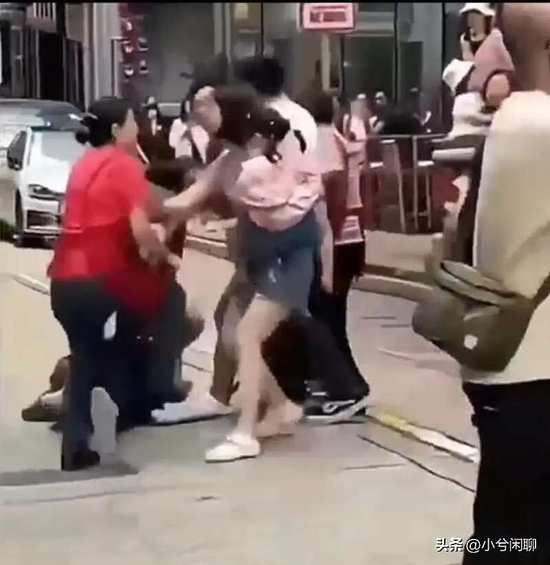 内地游客与香港烧鹅店员混战，因店家禁止婴儿车入内（视频/组图） - 6