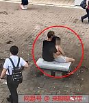 令人震惊！香港一名女子仅穿肚兜和短裤，任由男子摸私密部位（组图）