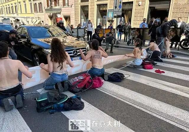 为“拯救地球”，多名年轻男女罗马市中心裸体抗议（组图） - 4