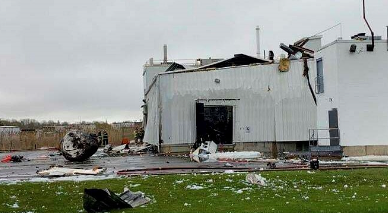 突发“毁灭性爆炸“！ 化工厂屋顶被炸飞 ，数人死伤，面目全非，残骸散落（组图） - 6