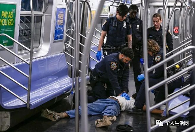 闹事黑人被锁喉勒死，纽约地铁“见义勇为”市民面临杀人指控！（组图） - 1