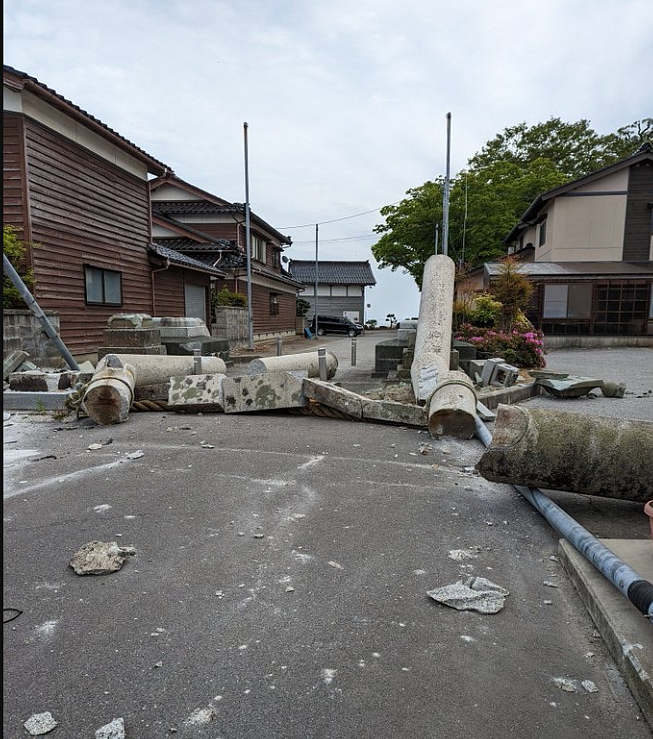 日本突发6.5级强震，已23死伤！ 11分钟狂震4次 ，路裂屋倒土石崩落！（组图） - 1