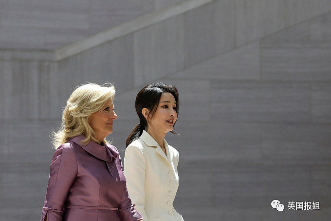韩总统夫人访美走“时装秀”抢尽风头！换20套衣服，曝光比总统都多，网友喷：要篡权？（组图） - 26