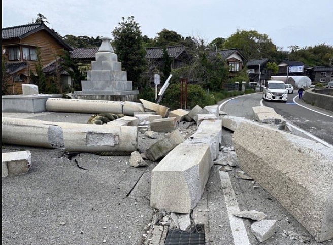 日本突发6.5级强震，已23死伤！ 11分钟狂震4次 ，路裂屋倒土石崩落！（组图） - 3