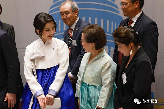 韩总统夫人访美走“时装秀”抢尽风头！换20套衣服，曝光比总统都多，网友喷：要篡权？（组图） - 7