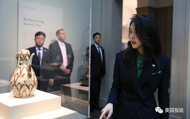 韩总统夫人访美走“时装秀”抢尽风头！换20套衣服，曝光比总统都多，网友喷：要篡权？（组图） - 31