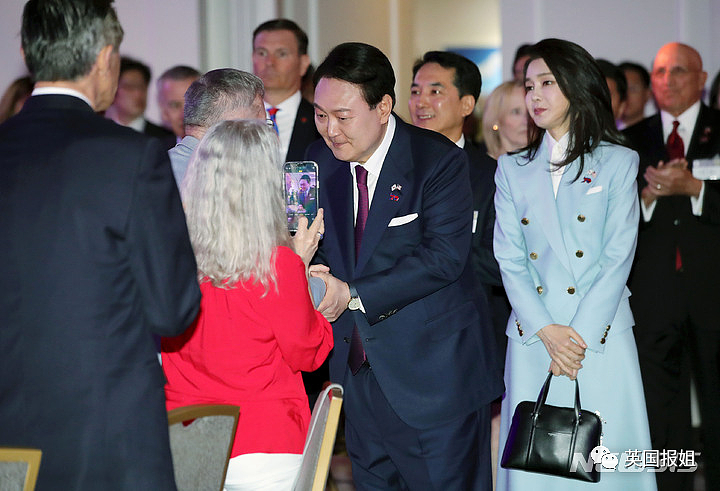 韩总统夫人访美走“时装秀”抢尽风头！换20套衣服，曝光比总统都多，网友喷：要篡权？（组图） - 14