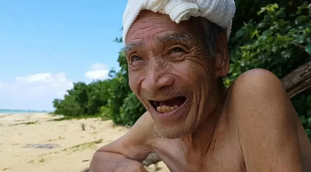 日本老爷爷荒岛裸体独居29年，被强行带回都市生活（组图） - 29