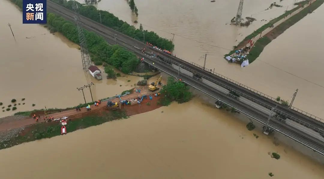 极端强度！中国多地遭20年一遇洪水，4人失联！一地29.3万人受灾，河堤决口…（组图） - 5
