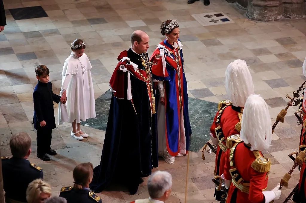 英王登基，全球瞩目！查尔斯开启王室70年首次，仪式新颖，最抢镜是她…（组图） - 30