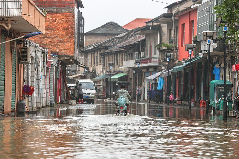 床在水上漂！江西暴雨致经济损失2.3亿，安置1万人（组图） - 3