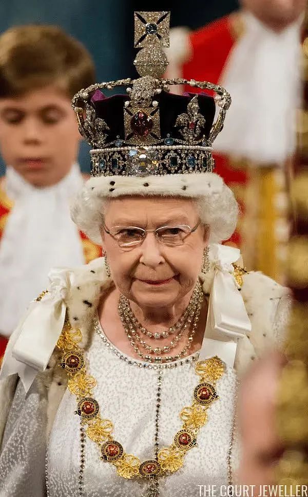“70年太子”查尔斯终于加冕为王！卡米拉封后笑开花，夏洛特公主被评“女王转世”（组图） - 98