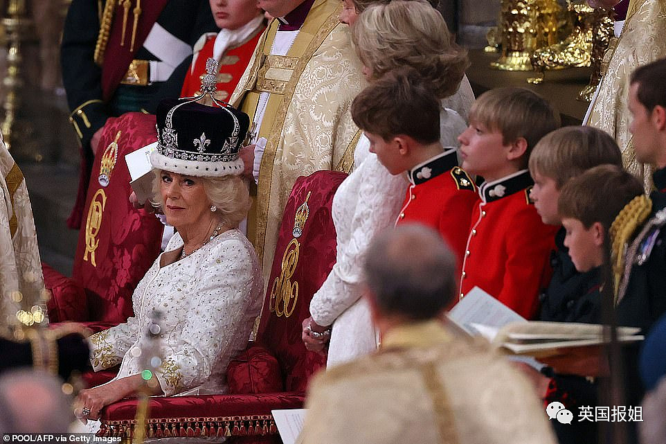 “70年太子”查尔斯终于加冕为王！卡米拉封后笑开花，夏洛特公主被评“女王转世”（组图） - 94