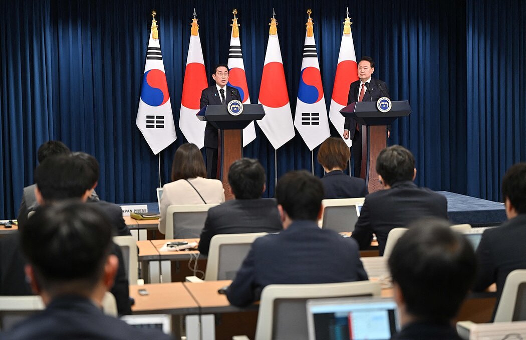 纽时：应对朝鲜和中国威胁，日韩领导人谋求改善双边关系（组图） - 1
