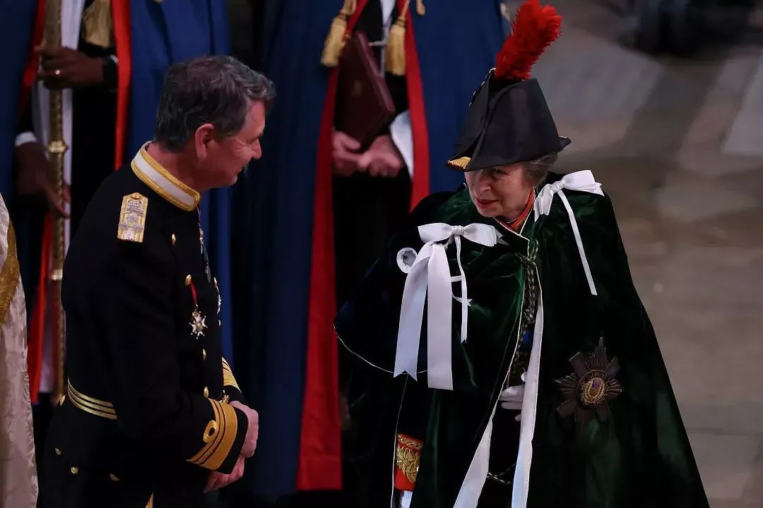 汉堡王竟成加冕礼的最大赢家！查尔斯偷偷吐槽被抓包，小王子口误唱成“女王”（视频/组图） - 11