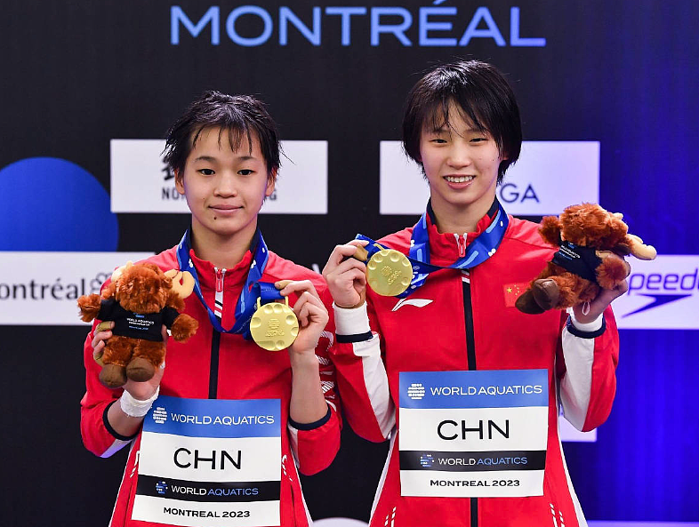 华人沸腾！16岁中国选手全红婵加拿大夺冠！6个裁判给满分，惊艳全世界（组图） - 2