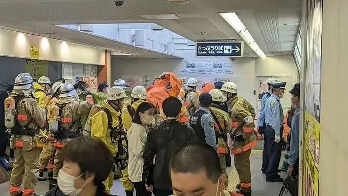 地铁站爆炸，多人受伤、滚烫液体溅射！华人被捕！监控下丢弃“可燃物“（组图） - 3