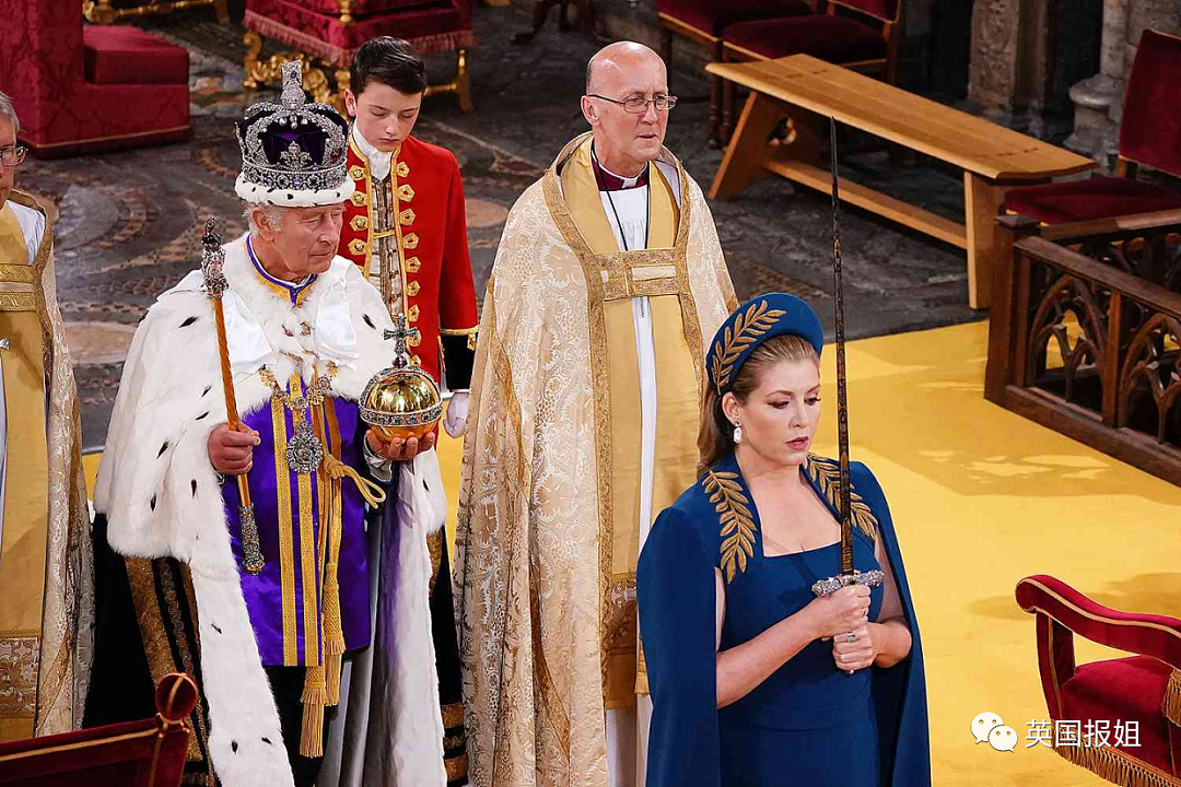 卡米拉不让凯特王妃戴王冠？她戴着戴安娜经典耳坠出席加冕礼，网友直呼神级复仇（组图） - 43