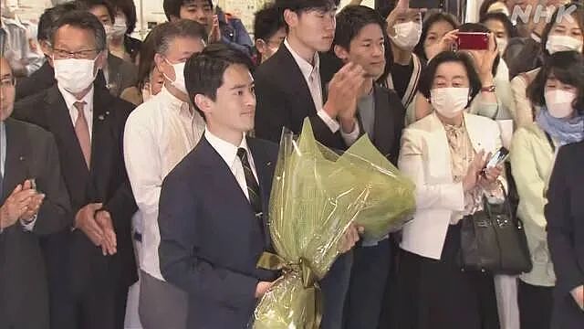 牛炸了！哈佛毕业后，26岁的他成为日本史上最年轻市长（组图） - 2