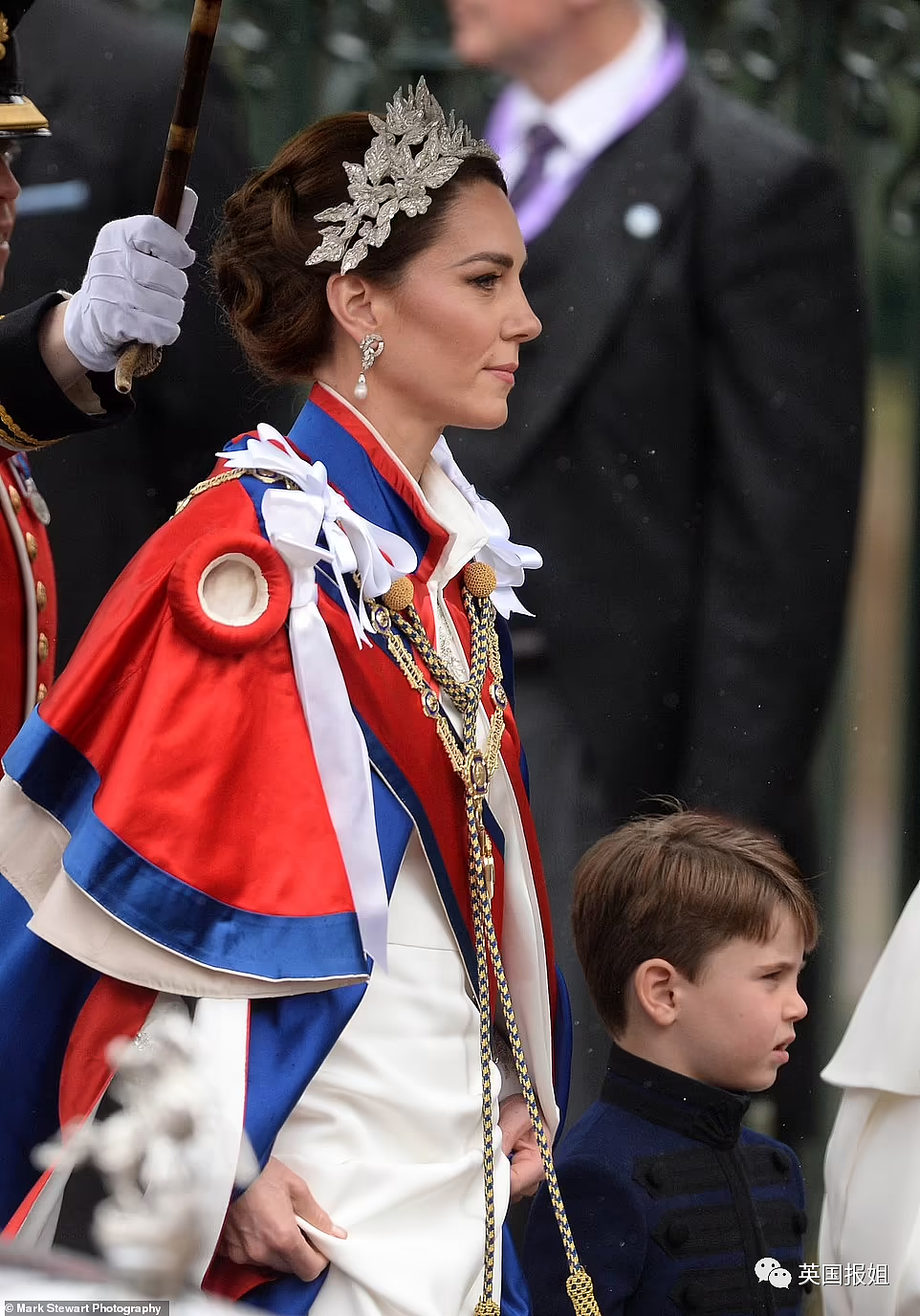 卡米拉不让凯特王妃戴王冠？她戴着戴安娜经典耳坠出席加冕礼，网友直呼神级复仇（组图） - 7
